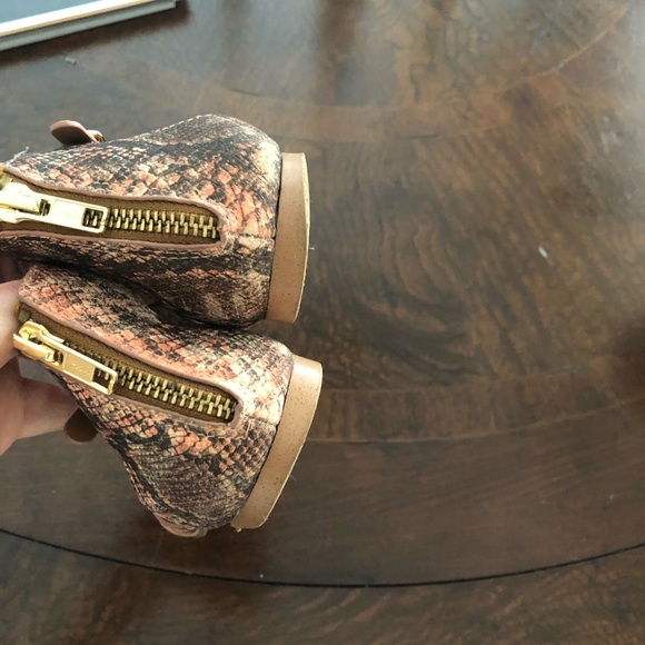 Sandals - Picture 3 of 6